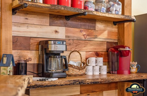 Morgantown Cabin | Fishing pond, 15 minutes to Nashville