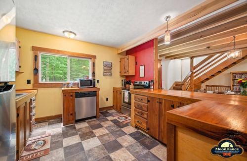 Morgantown Cabin | Fishing pond, 15 minutes to Nashville