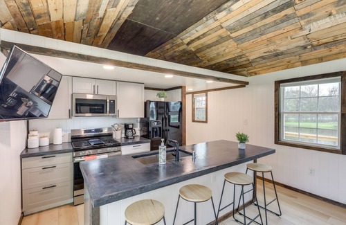 Lorena Apartment | Fishing Pond Access: Pet-Friendly Lorena Studio