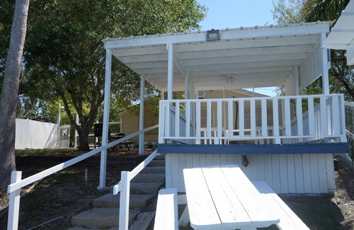 Arroyo City Cottage | FISHING THEME COTTAGE; WATERFRONT FISHING PIER!