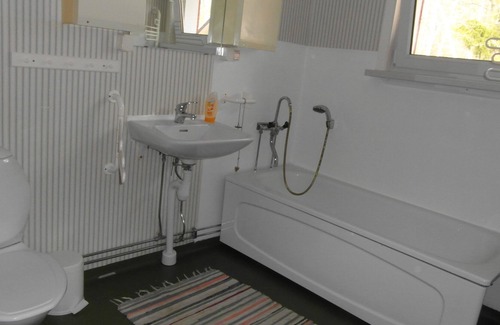 Urshult House | Fishing with friends / family in comf. gr. House with sauna by the lake Asnen