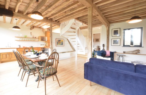 Sotherton Cottage | FISHPOND HOUSE, SOTHERTON, pet friendly, with hot tub in Halesworth