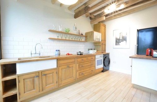 Sotherton Cottage | FISHPOND HOUSE, SOTHERTON, pet friendly, with hot tub in Halesworth