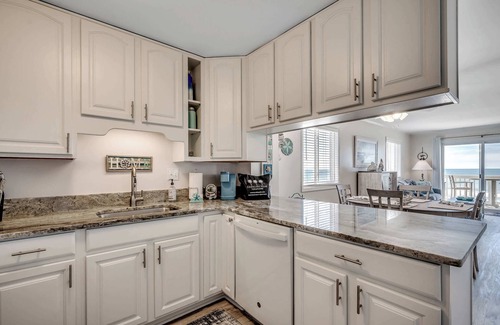 North Myrtle Beach Condo | Fishtales Modern Oceanfront End Unit w Pool