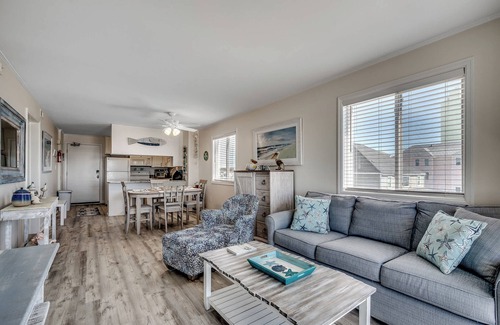North Myrtle Beach Condo | Fishtales Modern Oceanfront End Unit w Pool