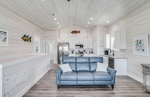 Palm Harbor House | Fishtastic Sp103 4 Bedroom Home by RedAwning