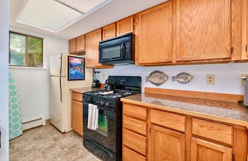 Kenai Apartment | Fishy-Fishy Townhome, 2BR/2BA