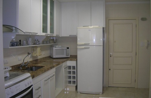 Enseada Apartment | Fit 3 bedrooms, 2 living rooms, accommodates up to 8 people and views of the sea.