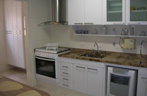 Enseada Apartment | Fit 3 bedrooms, 2 living rooms, accommodates up to 8 people and views of the sea.