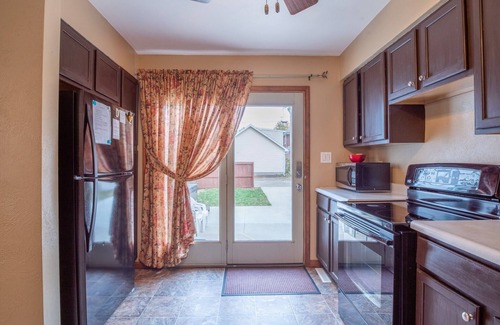 Pekin House | Fit For a Crew With Hot Tub Too-5 bedrooms
