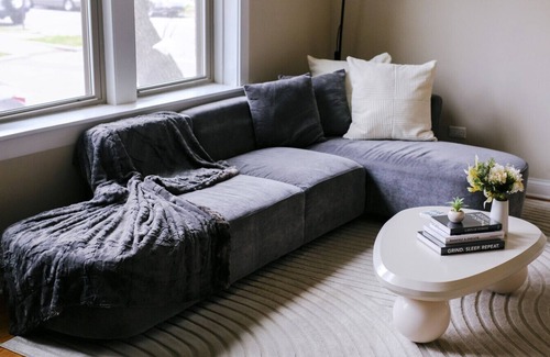 Irving Park East Apartment | Fitness Pad: Stylish 2BR with Gym in Chicago