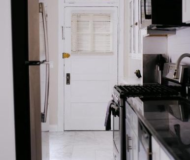Irving Park East House | Fitness Pad, Stylish 2BR with Gym in Chicago