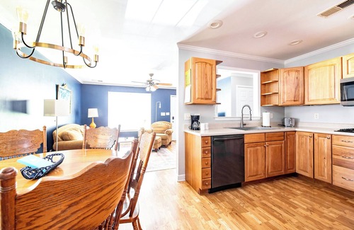 Berclair House | Fitness Room | Jacuzzi Tub | TV in each bedroom