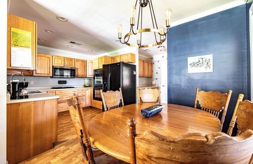 Berclair House | Fitness Room | Jacuzzi Tub | TV in each bedroom