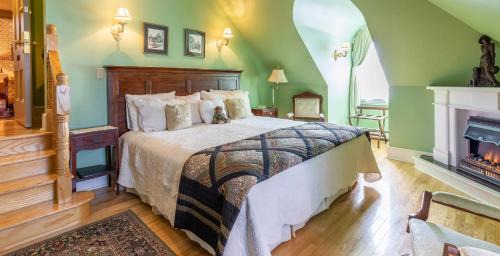 Queens Square Bed & Breakfast | Fitzroy Hall