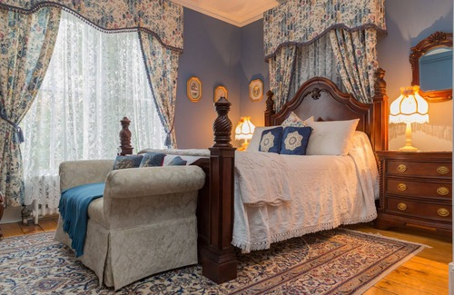 Queens Square Bed & Breakfast | Fitzroy Hall