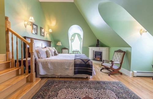Queens Square Bed & Breakfast | Fitzroy Hall