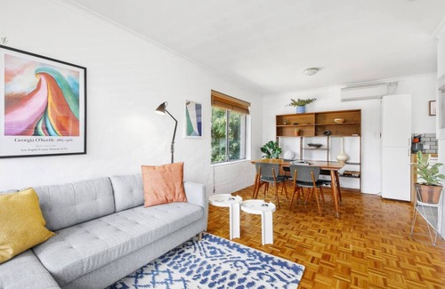 Fitzroy North Apartment | Fitzroy North Boutique Bliss by Merri Creek Trail