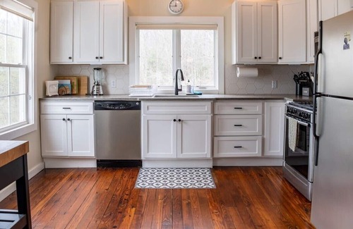 Town of Delaware House | Five Acres Farm - Charm and Seclusion with 5 BR