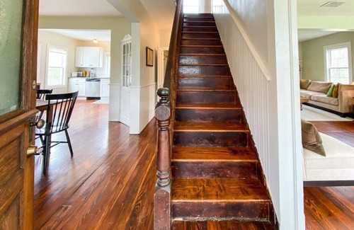Town of Delaware House | Five Acres Farm - Charm and Seclusion with 5 BR