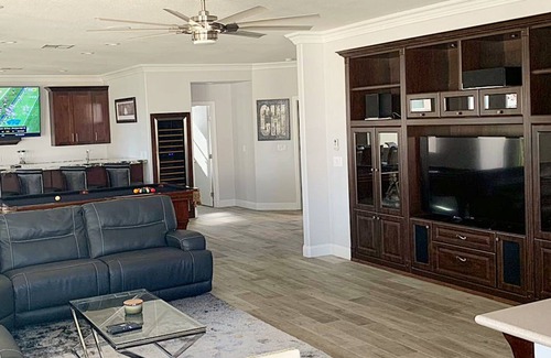 Rhodes Ranch House | Five Bedroom Five Bath Residence in Vegas
