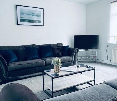 Dalkeith House | Five Bedroom Five Bathroom House - Dalkeith