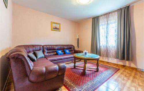 Kucice House | Five-Bedroom Holiday Home In Kucice