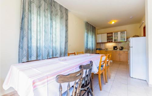 Kucice House | Five-Bedroom Holiday Home In Kucice
