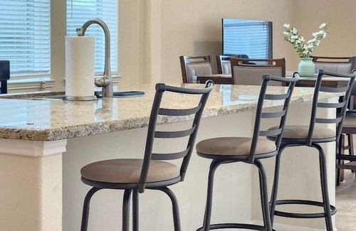 Baytown House | Five Bedroom Home/Family/Friends/Travel Workers