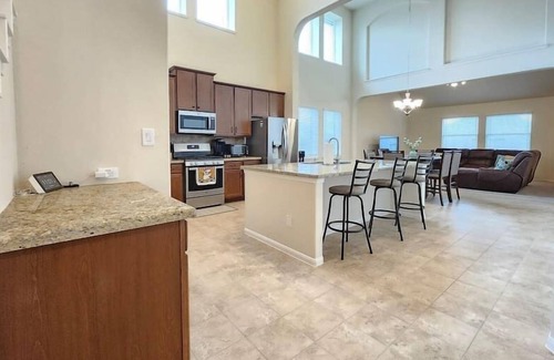 Baytown House | Five Bedroom Home/Family/Friends/Travel Workers