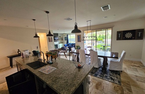 Sun City House | Five-bedroom vacation home located eight minutes from the Menifee Lakes Golf.