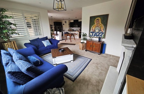 Sun City House | Five-bedroom vacation home located eight minutes from the Menifee Lakes Golf.