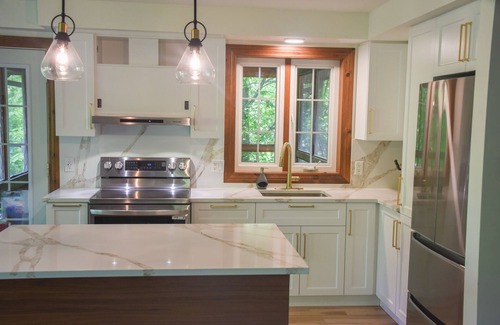 Villa des Bois Ski Chalet | Five Bedroom Waterfront Chalet