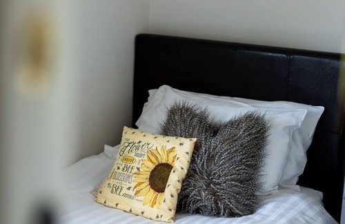 Newbury Hotel | Five Bells Wickham