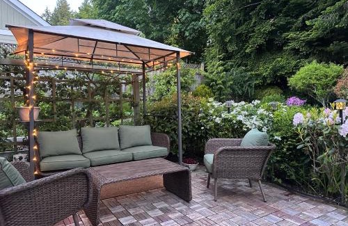 Regional District of Nanaimo Bed & Breakfast | Five Gables B&B