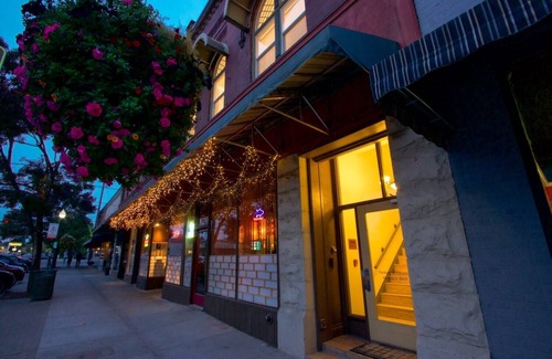 Walla Walla Apartment | Five — King Bed, Historic Downtown Apartment in Nicely Appointed Building on Main Street