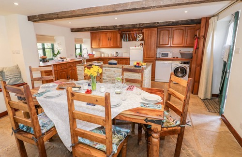 Elkstone Cottage | FIVE MILE HOUSE BARN, pet friendly, with open fire in Cirencester