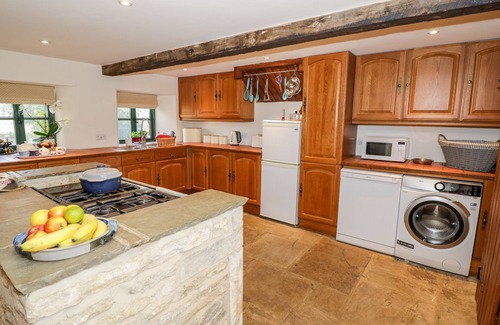 Elkstone Cottage | FIVE MILE HOUSE BARN, pet friendly, with open fire in Cirencester