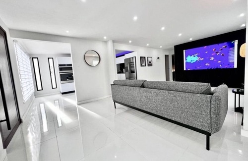 Sabana Abajo House | Five-Minute Elegance: New Spacious Home with Pool