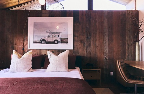 Malibu Cabin | FIVE MINUTES TO CALAMIGOS RANCH AND CEILO FARMS MOUNTAIN AND OCEAN VIEWS