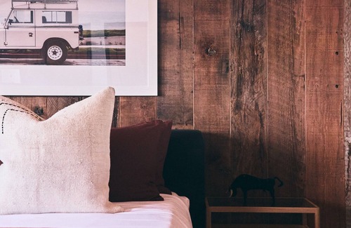 Malibu Cabin | FIVE MINUTES TO CALAMIGOS RANCH AND CEILO FARMS MOUNTAIN AND OCEAN VIEWS