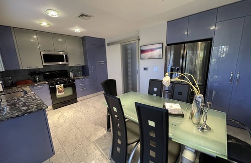 Fort Lee House | Five minutes walk to GWB/NYC -