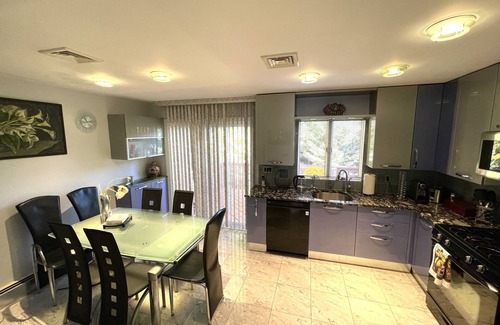 Fort Lee House | Five minutes walk to GWB/NYC -