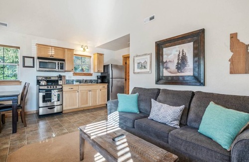 Dover House | Five O'Clock Somewhere - Courtyard Beach Bungalow