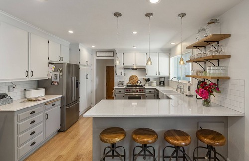 Forestville House | Five Oaks ~ Family Ranch House with Pool. Walk to Town