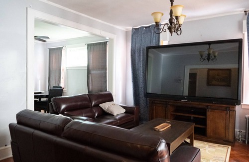 Ampere House | Five-Points Luxury 3 Bedroom & 1 Bath Apartment in Montclair, NJ