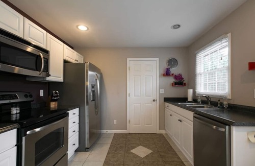 Kenilworth House | Five Star Home 2 miles from Biltmore Estate -
