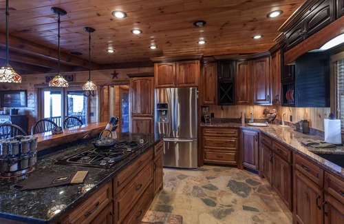 Morganton Cabin | Five Star Lodge and Stables is pet friendly with a big mountain view. hot tub, firepits. Ideal for Weddings and Corporate Retreats