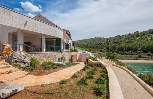 Bobovisca Villa | Five Stars Beachfront Villa with Heated Infinity Pool, Jacuzzi, Charming Sunsets