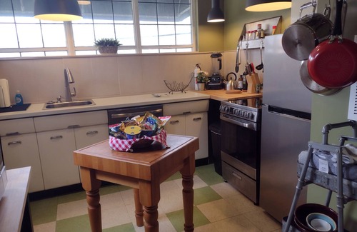 Emsworth House | FIVE STARS! For SPORTS, THEATER, STADIUMS, CASINO, RESERVED PARKING, A/C COMFORT